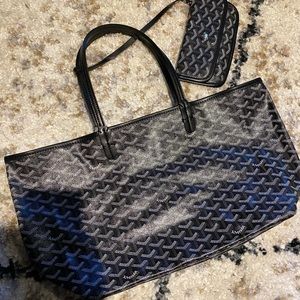 Black shopper tote